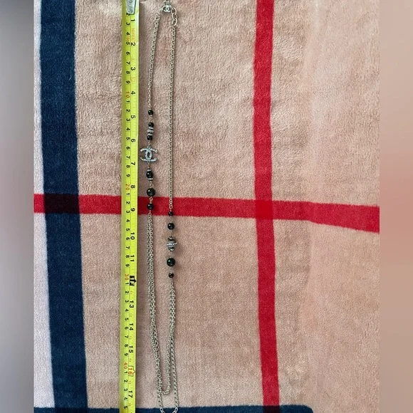 New Chanel Long Gold-tone Necklace with Resine Beads - Picture 5 of 17